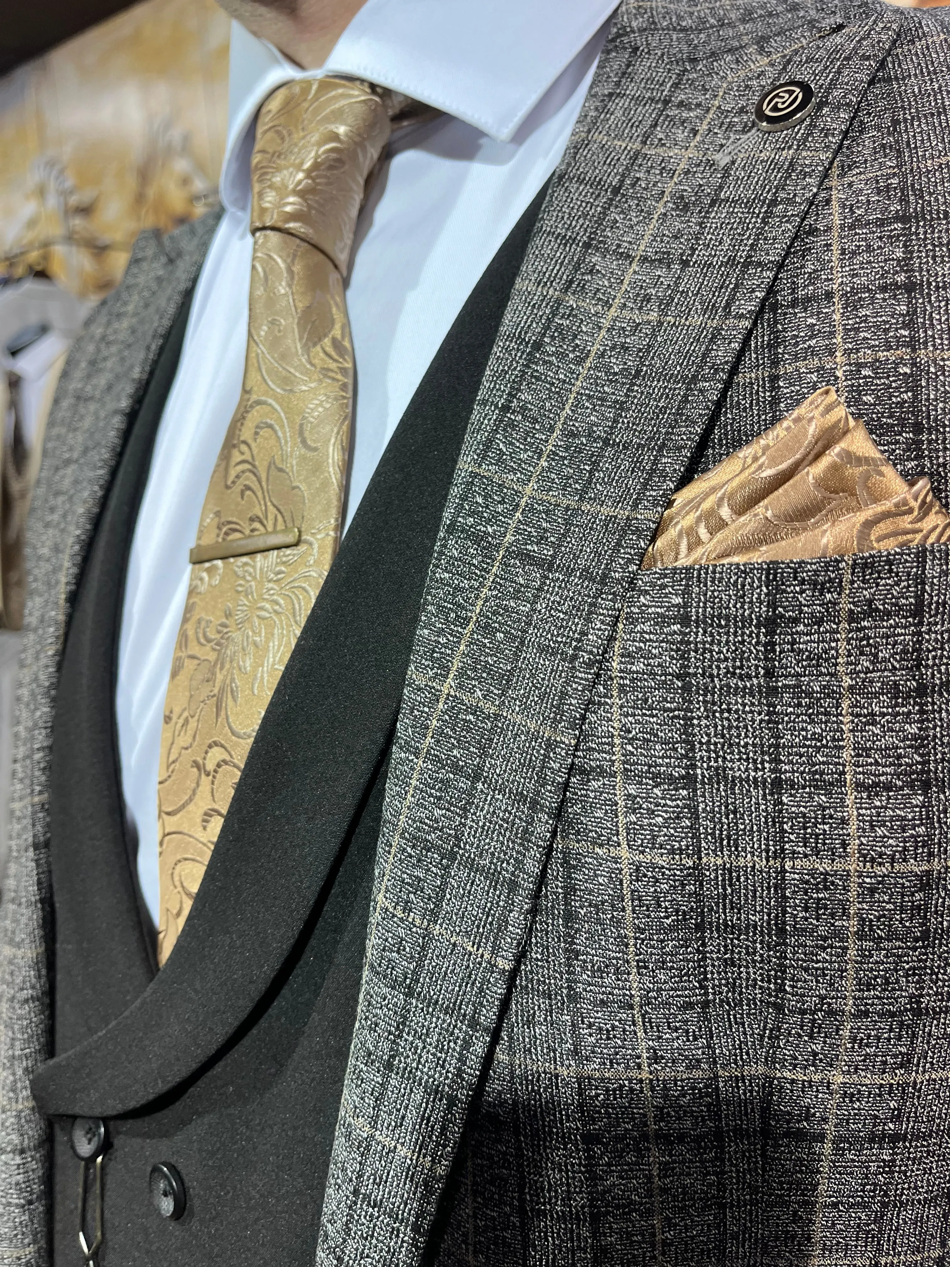 Aspinall - Charcoal Grey/Beige 3 Piece Suit